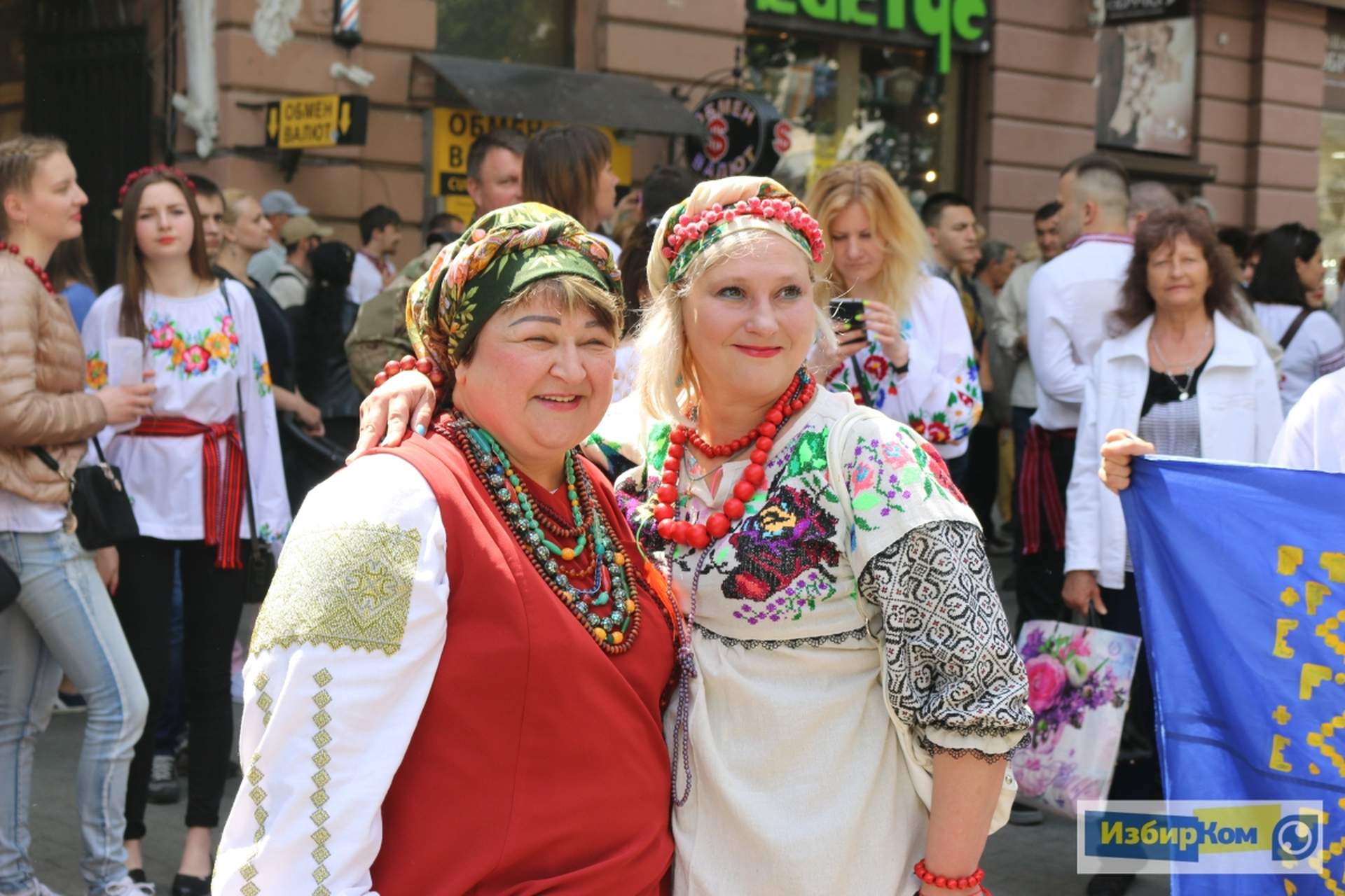 В Одессе состоялся юбилейный десятый МегаМарш в вышиванках