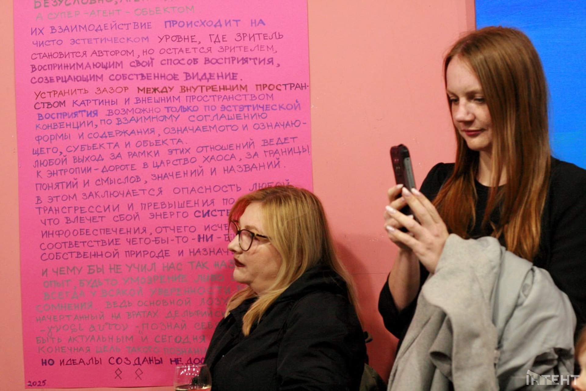 На відкритті виставки в Одесі зʼїли картину