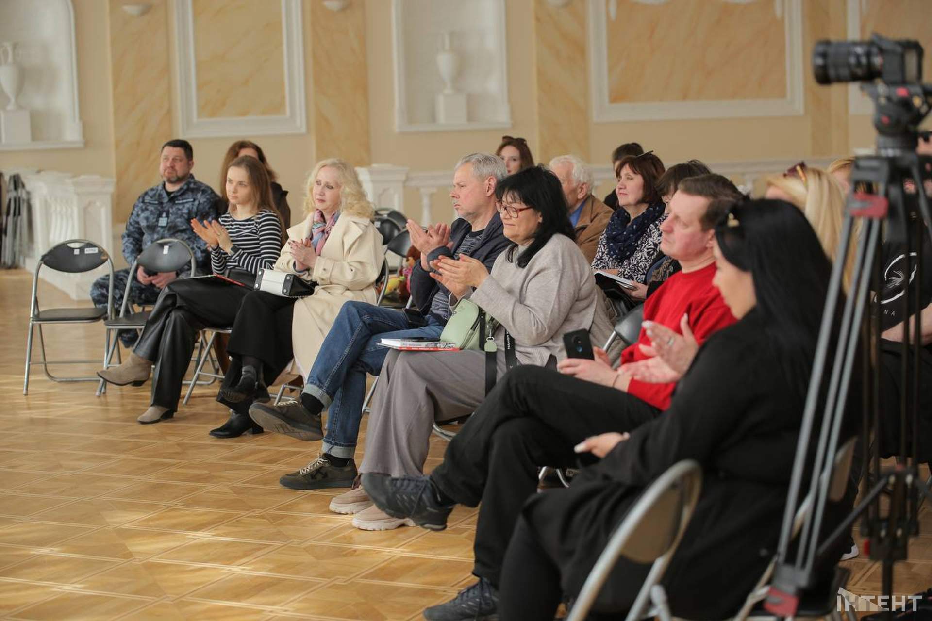 Волонтер та видавець Горовий презентував одеситам дев'ять книжок