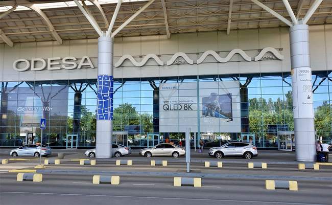 АМКУ вимагає зробити безкоштовним під'їзд пасажирів до нового терміналу одеського аеропорту