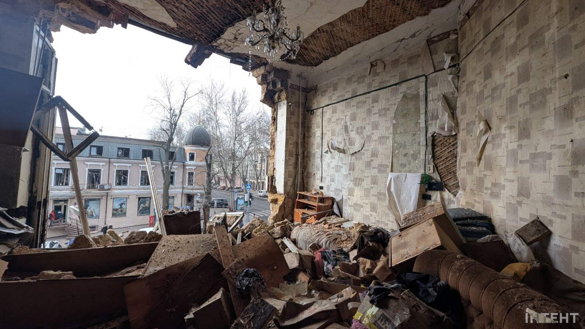 Дрони вдарили по житлових кварталах Одеси: пошкоджено 14 будинків