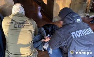 Одесита, підозрюваного в отриманні 10 тисяч доларів від ухилянта, відправили під домашній арешт