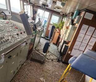 Під час обстрілу Одещини росіяни пошкодили судно завантажене зерном в порту Південний