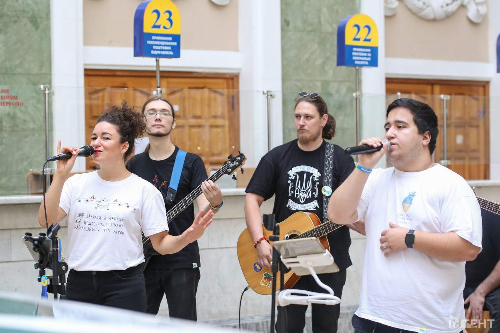 В Одесі на погашення марки з песиком Патроном завітав його двоюрідний дядько