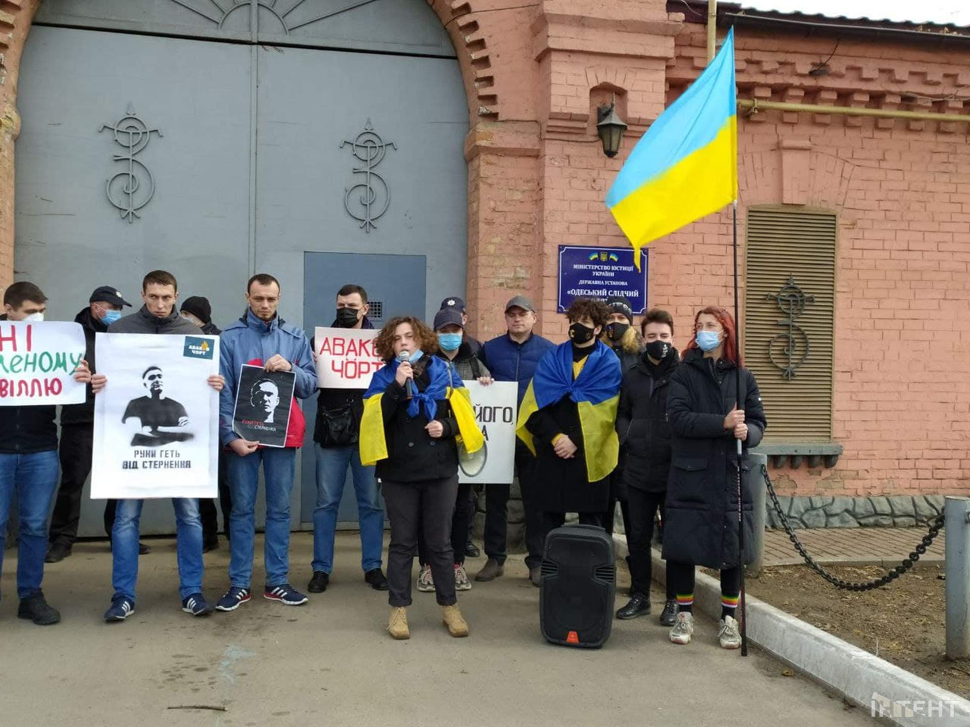 Активісти привітали Сергія Стерненка з Днем народження під стінами Одеського СІЗО