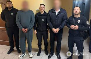 На Одещині водіїв рейсового автобуса затримали за підозрою у перевезенні чоловіків за кордон