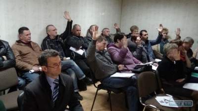 В Доброславе установили должностные оклады руководству поселка 
