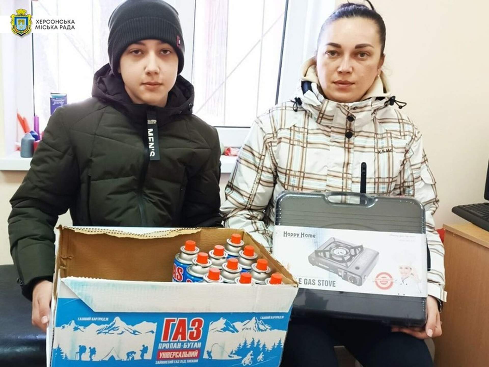 Жителі Антонівки отримали генератори, будматеріали та продуктові набори