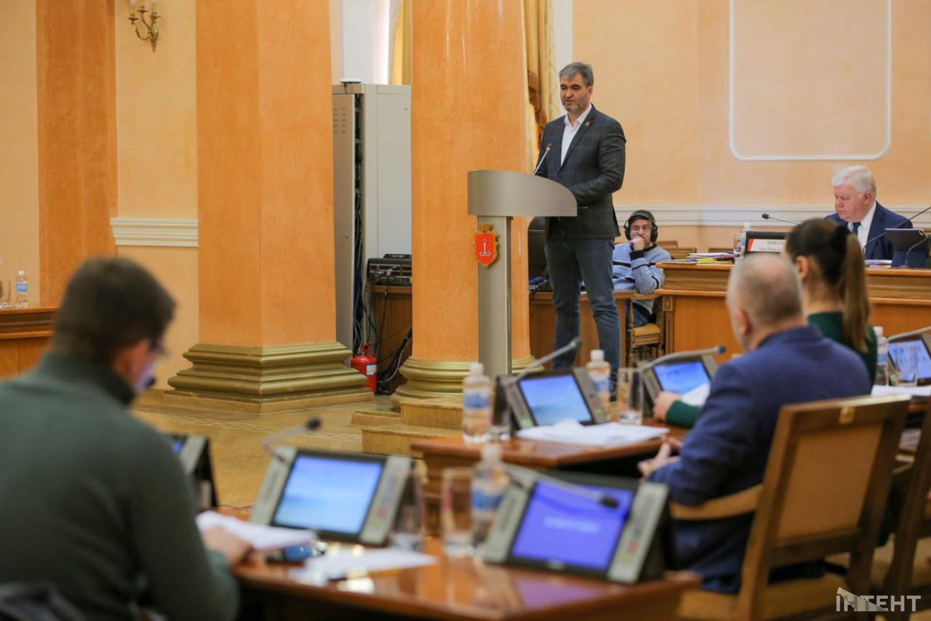 Емоційна сесія Одеської міської ради в об'єктиві Інтента