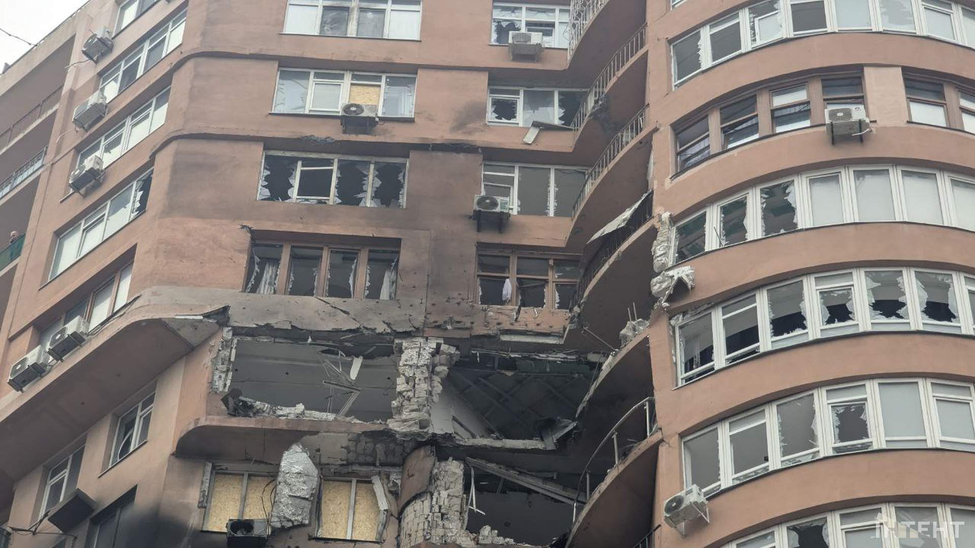 Дрони вдарили по житлових кварталах Одеси: пошкоджено 14 будинків