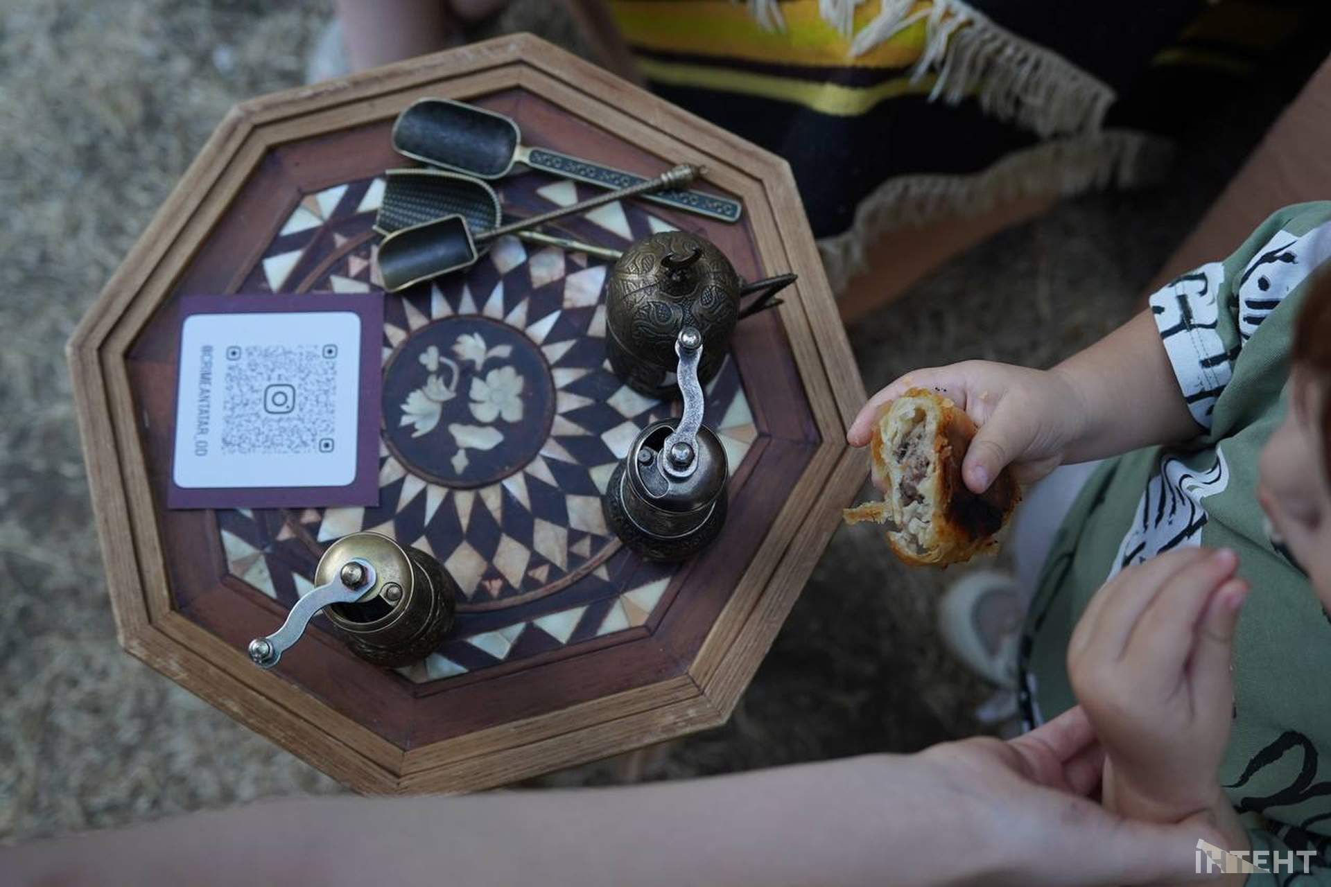 У сквері Челебіджіхана в Одесі встановили пам'ятну табличку на його честь