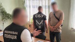Сотрудника Одесской железной дороги задержали за получение взятки за подключение к электросети