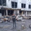Внаслідок атаки росіян в Одесі палали автівки на стоянці та постраждала людина