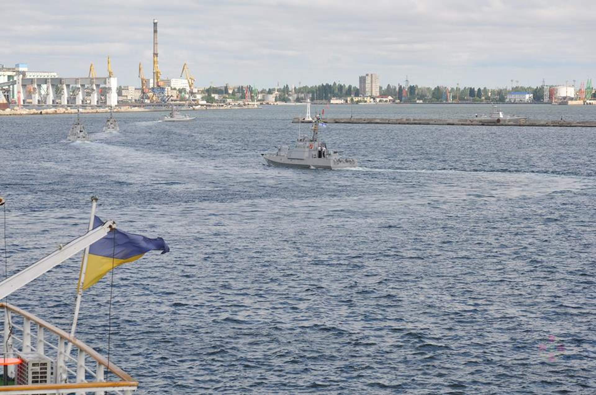 В честь Дня Военно-Морских Сил Украины в Одессе военный флот пополнился малыми бронированными артиллерийскими катерами