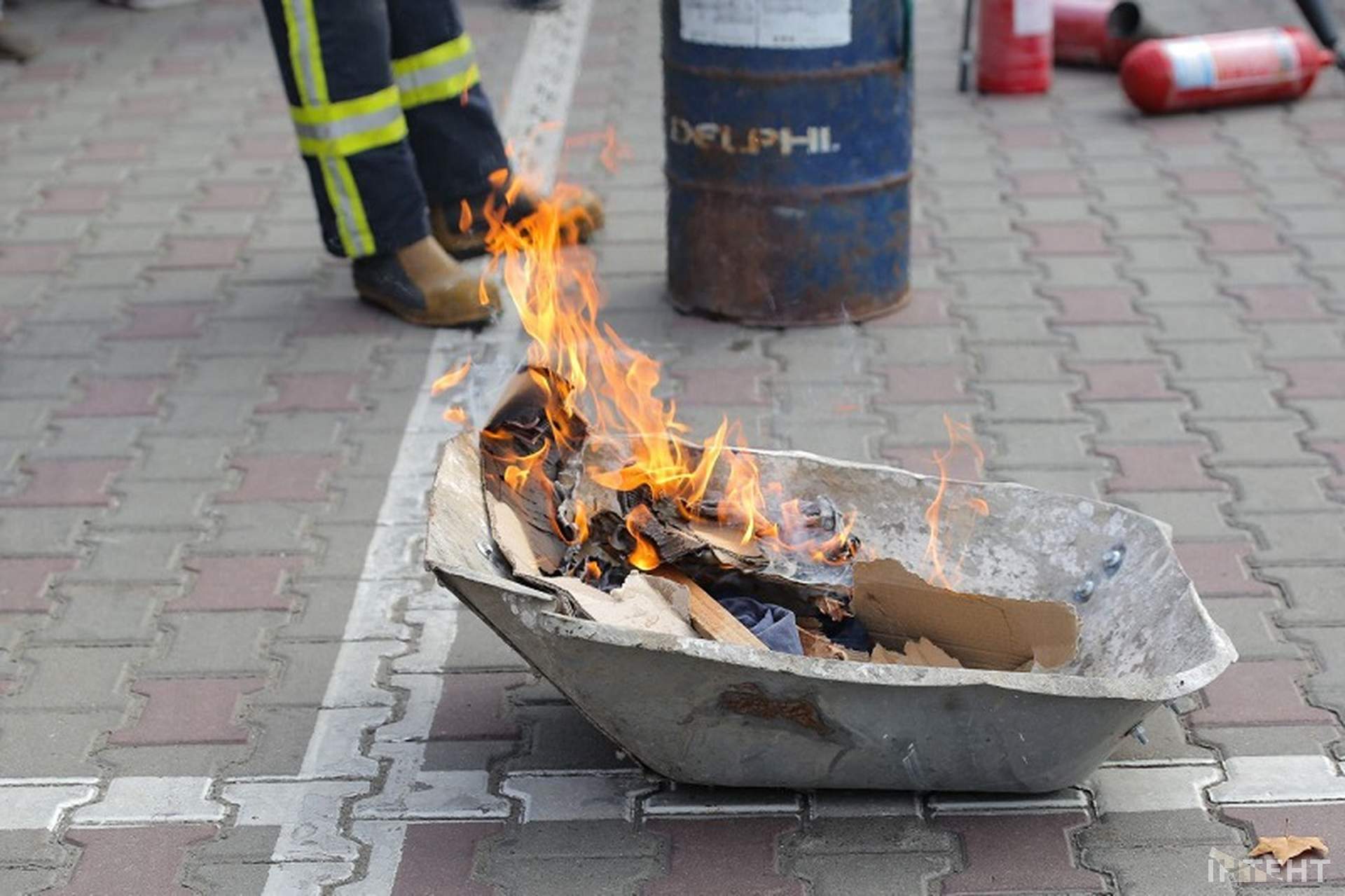 Одеситам розповіли про небезпечні предмети та вчили гасити пожежі