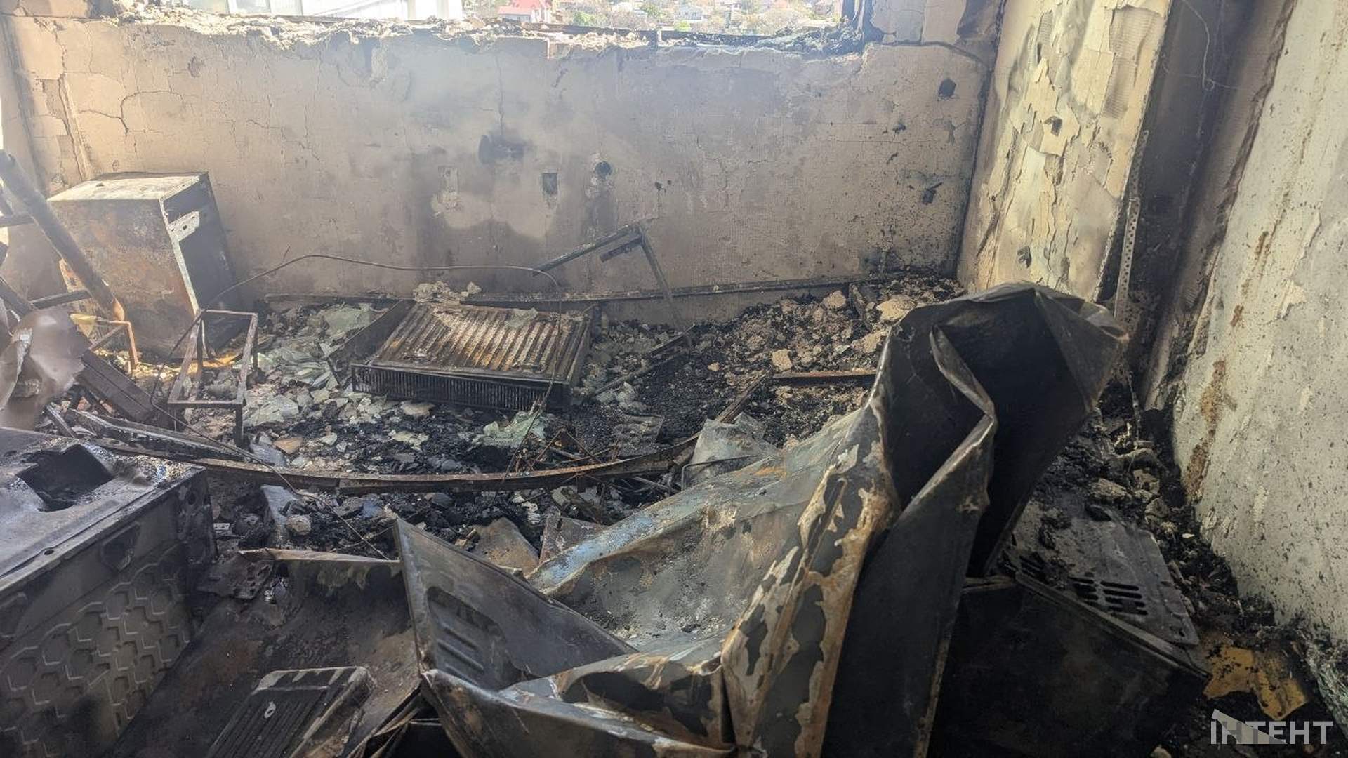 Ударні дрони ворога поцілили у багатоповерхівки в Одесі та порт в Ізмаїлі
