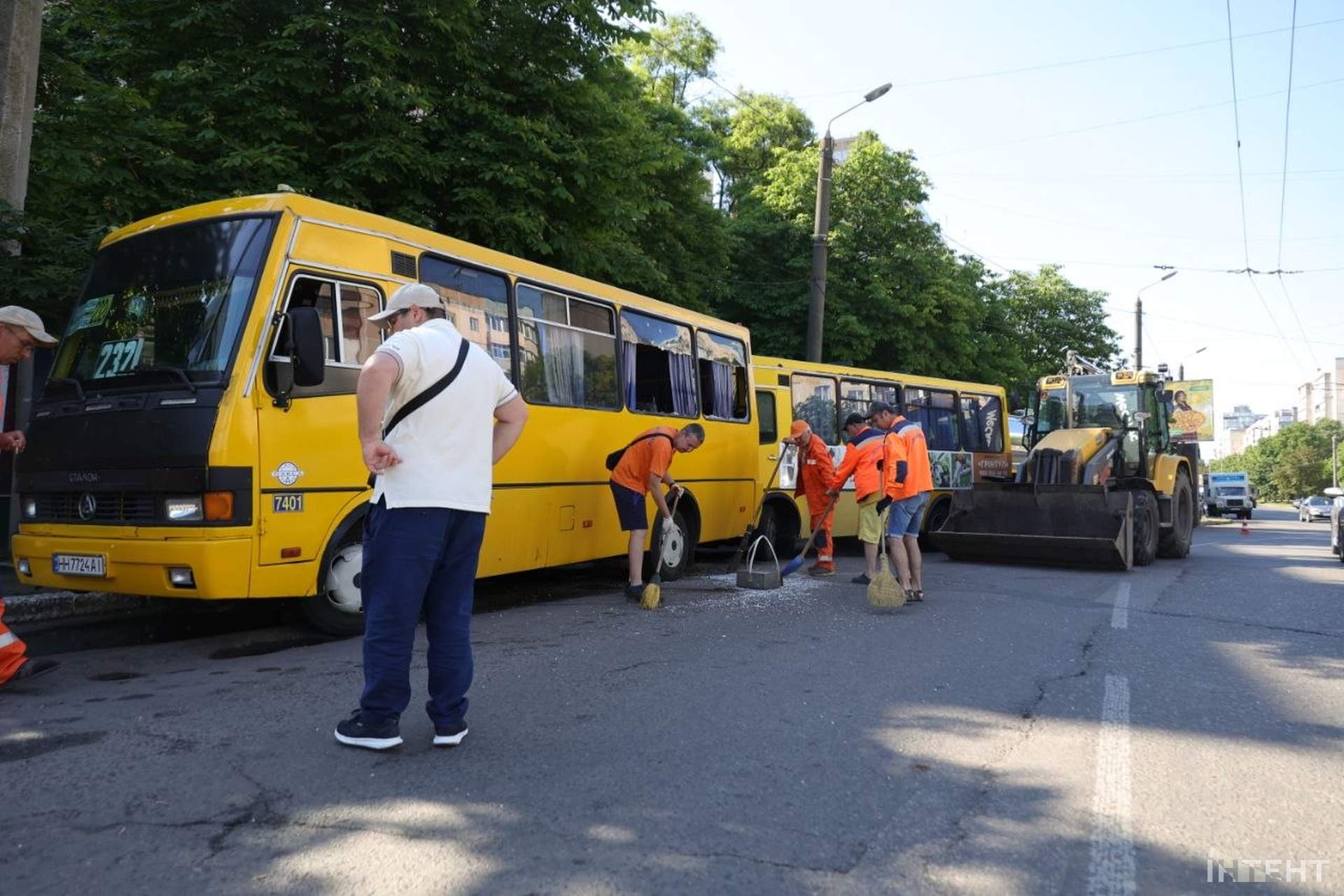 Зранку в Одесі росіяни поцілили в зупинку транспорту й поранили людей