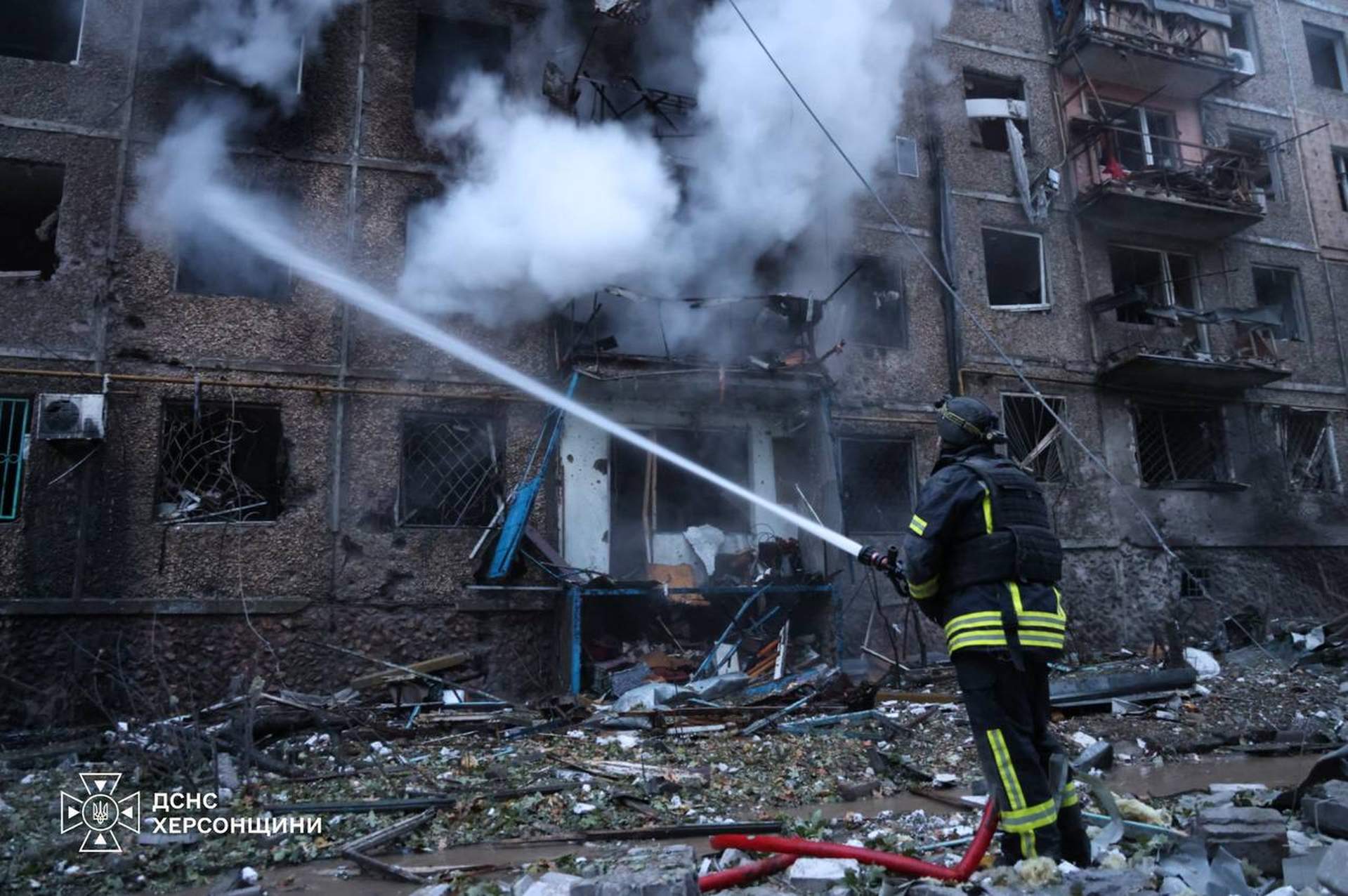 На Херсон скинули  8 авіабомб: загинув водій швидкої, десятки поранених