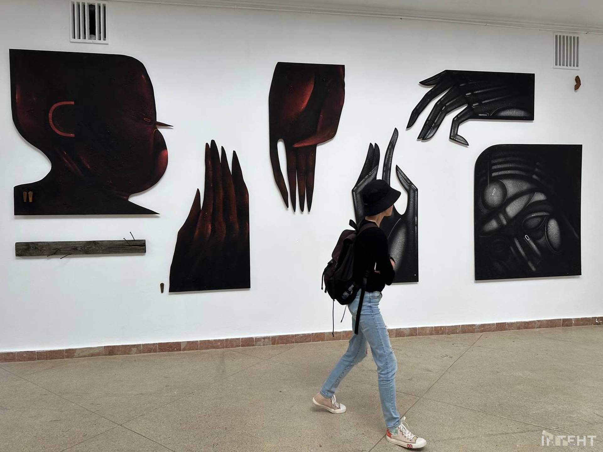 Є й одесити: у Львові стартувала художня виставка на три поверхи