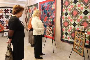 Клаптики, що створюють гармонію: у Миколаєві відкрилася унікальна виставка