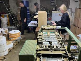 Поліцейські штурмували будинок на Одещині через підземний тютюновий цех