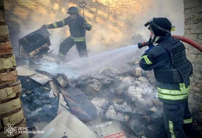 Наслідки обстрілу. Фото: ДСНС України в Херсонській області