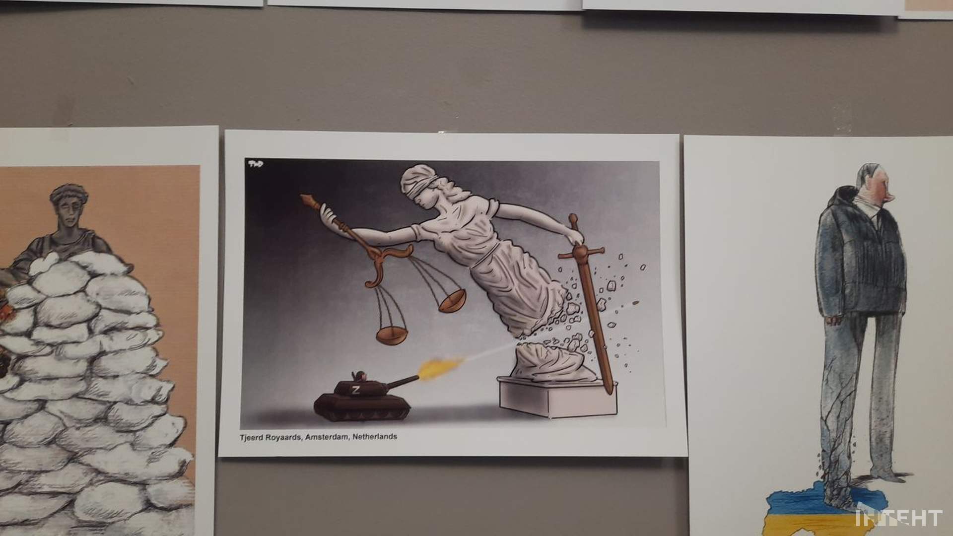 Війна очима карикатуриста: в Одесі презентували роботи понад 40 художників