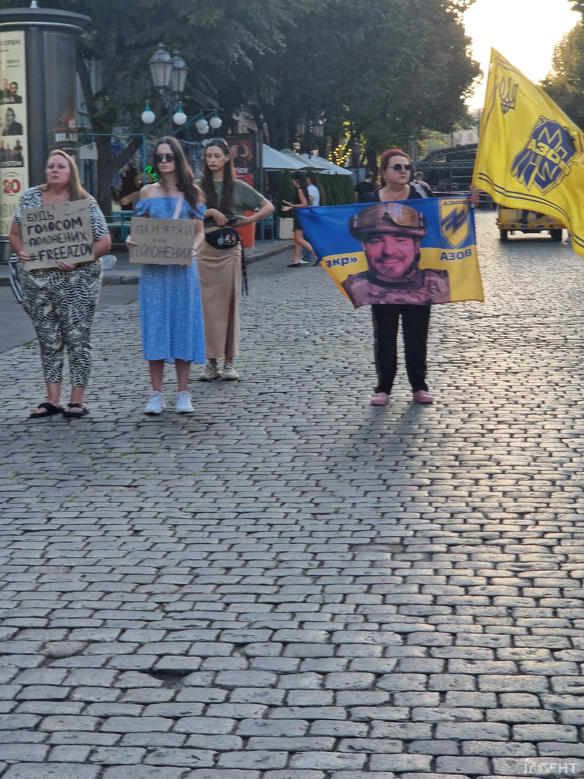 Одесити вийшли на традиційну акцію-згадку про полонених