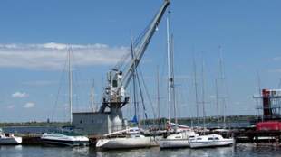 Николаевский яхт-клуб будут ремонтировать после обстрелов: тендер на миллионы и подрядчик без криминальной истории