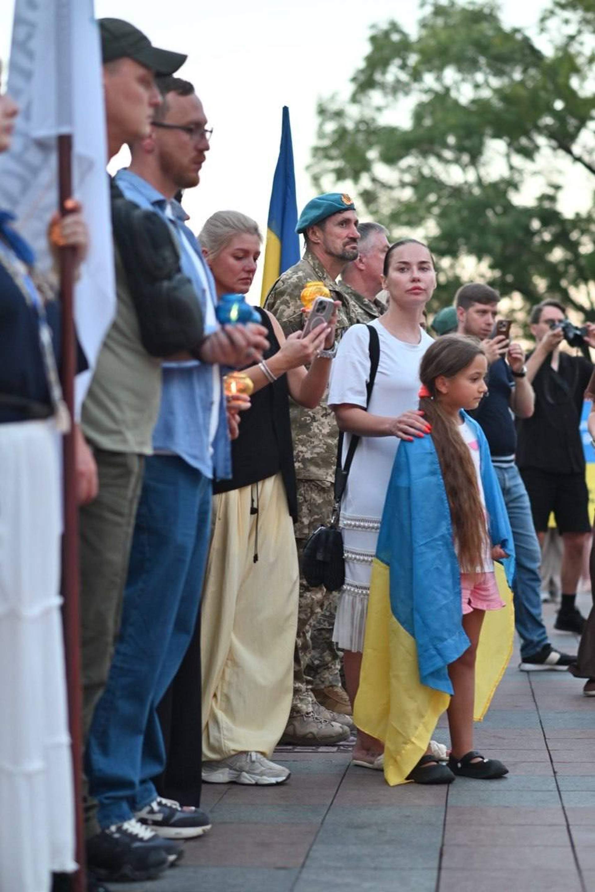 Лампадки, панахида та військовий оркестр: в Одесі стартував Вишиванковий фестиваль