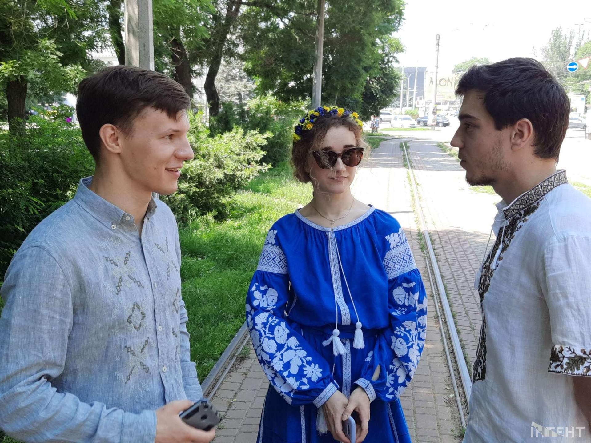 В Одесі влаштували мегамарш вишиванок та автопробіг до дня кримськотатарського прапору