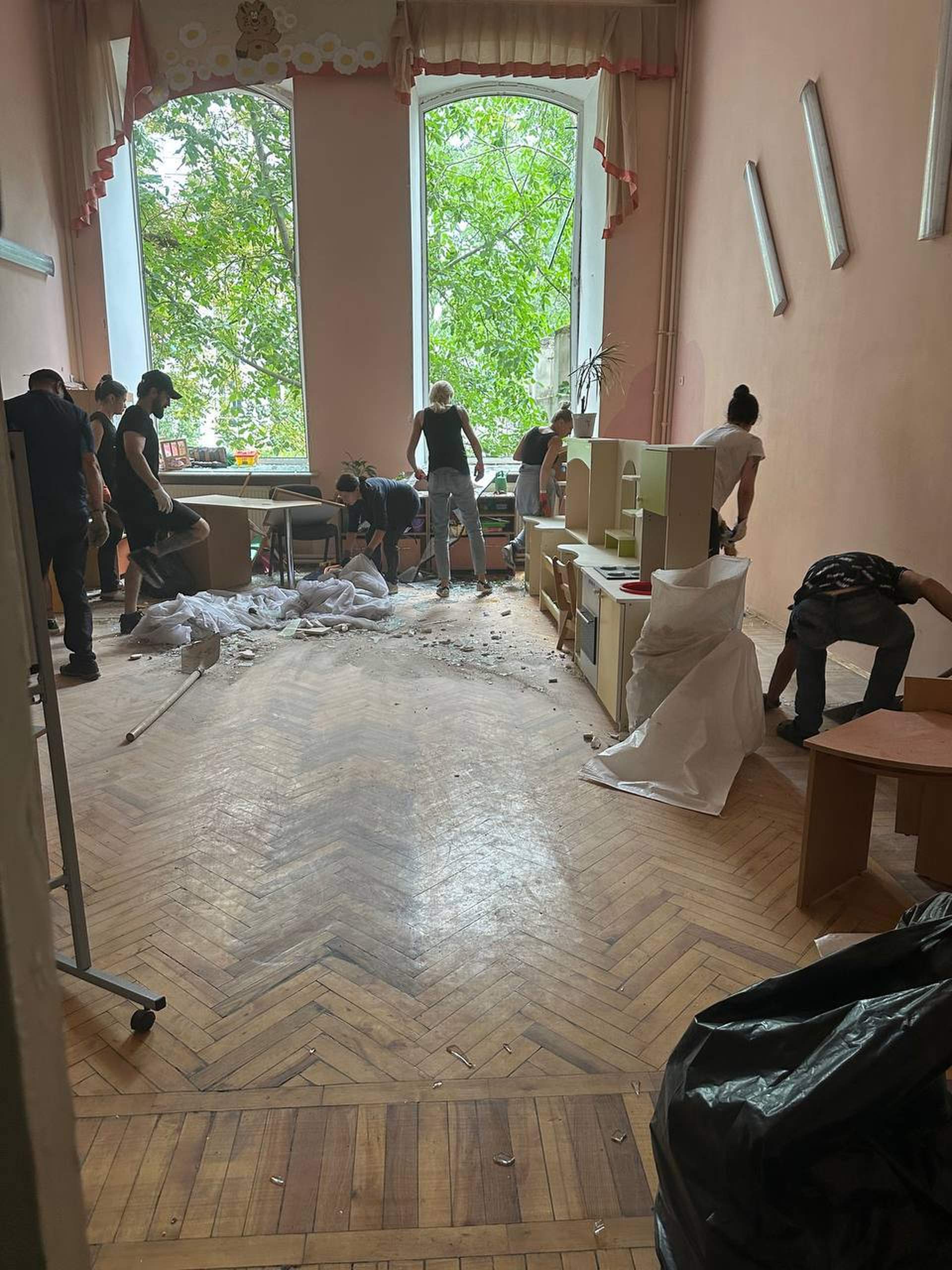Школи та садочки Одеси постраждали через ракетний удар росії