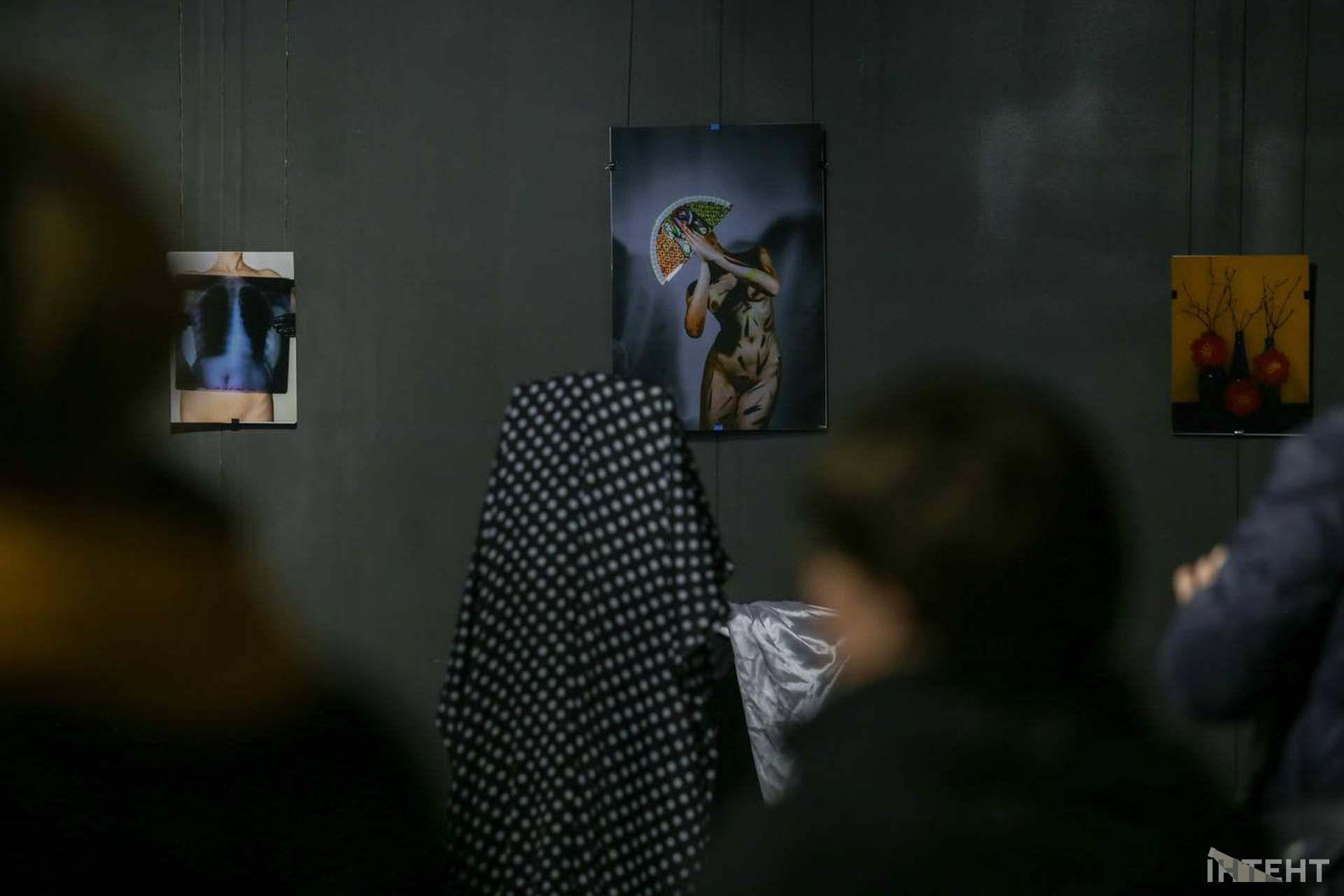 "Між життям та сюром": в одеському музеї відбулася сюрреалістична фотовиставка