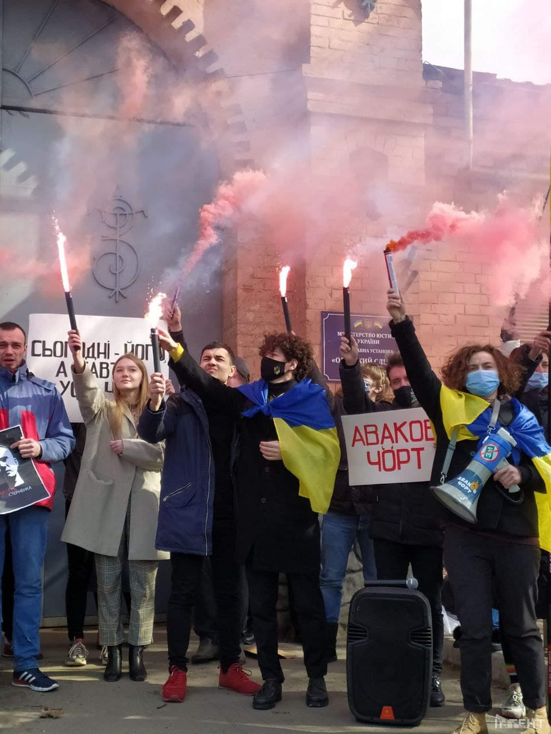 Активісти привітали Сергія Стерненка з Днем народження під стінами Одеського СІЗО