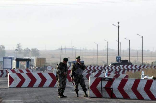 Блокпосты россиян в Крыму. ФОТО: УНИАН