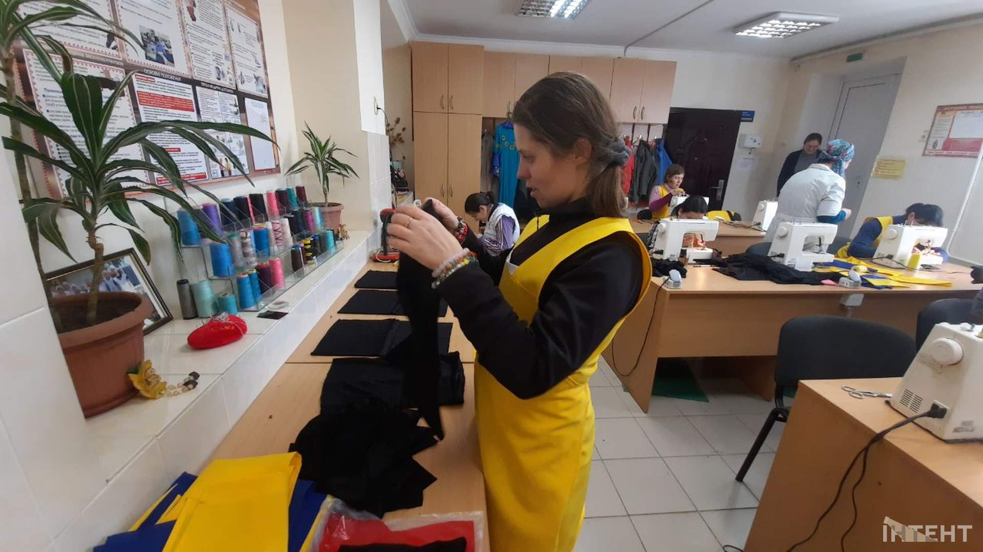 Балаклави замість фартухів: як Дитячий будинок-інтернат для дівчат допомагає армії