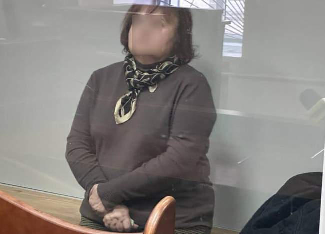 Директорка у залі суду. ФОТО: Суспільне Крим