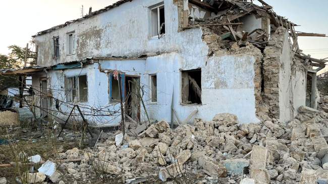 Пошкоджені будинки на Херсонщині. ФОТО: hr.npu.gov.ua