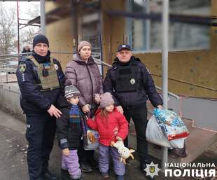 Из обстреливаемого россиянами села на Херсонщине эвакуировали мать с двумя детьми