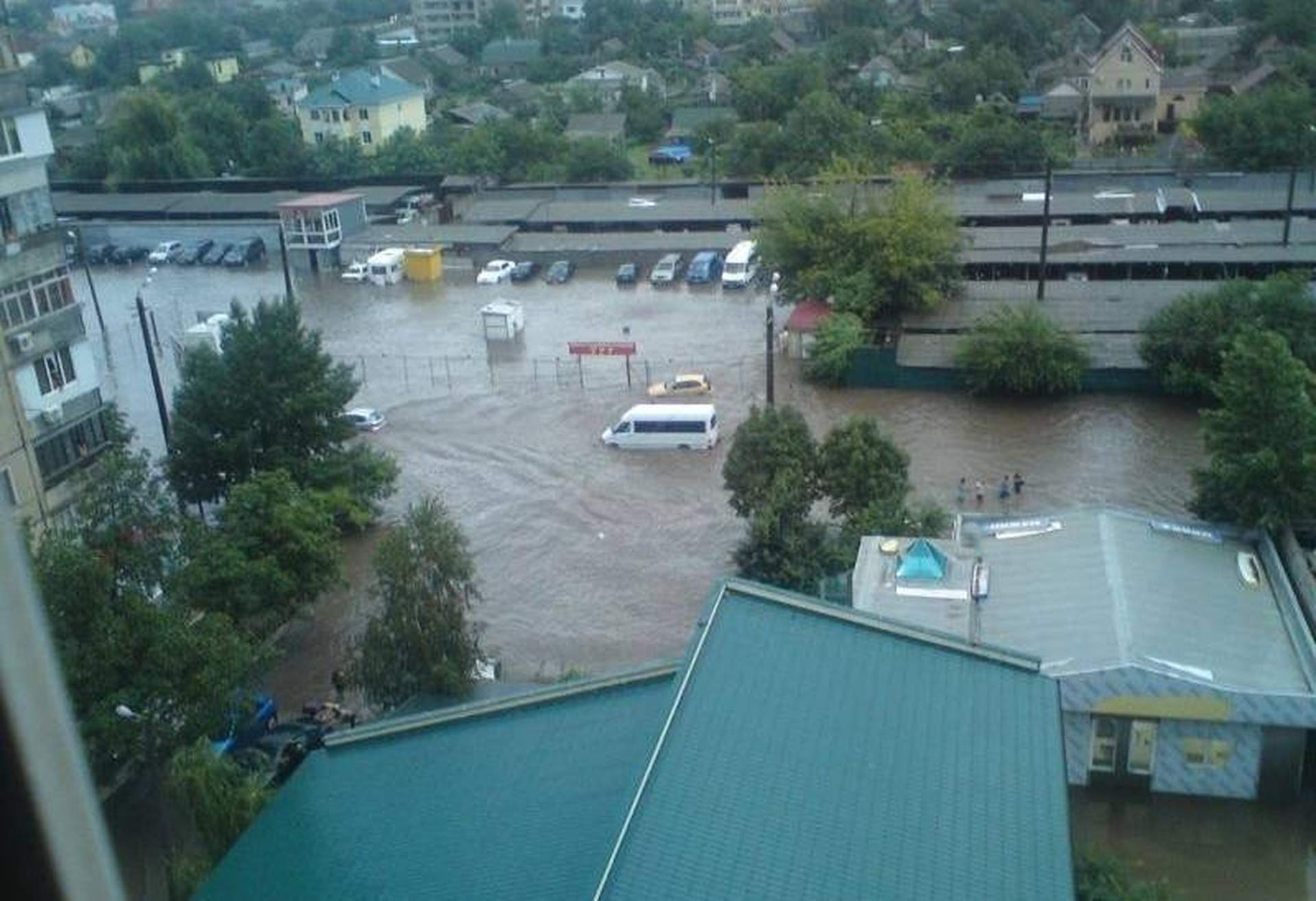 Ливень в Одессе. Дороги стали реками 