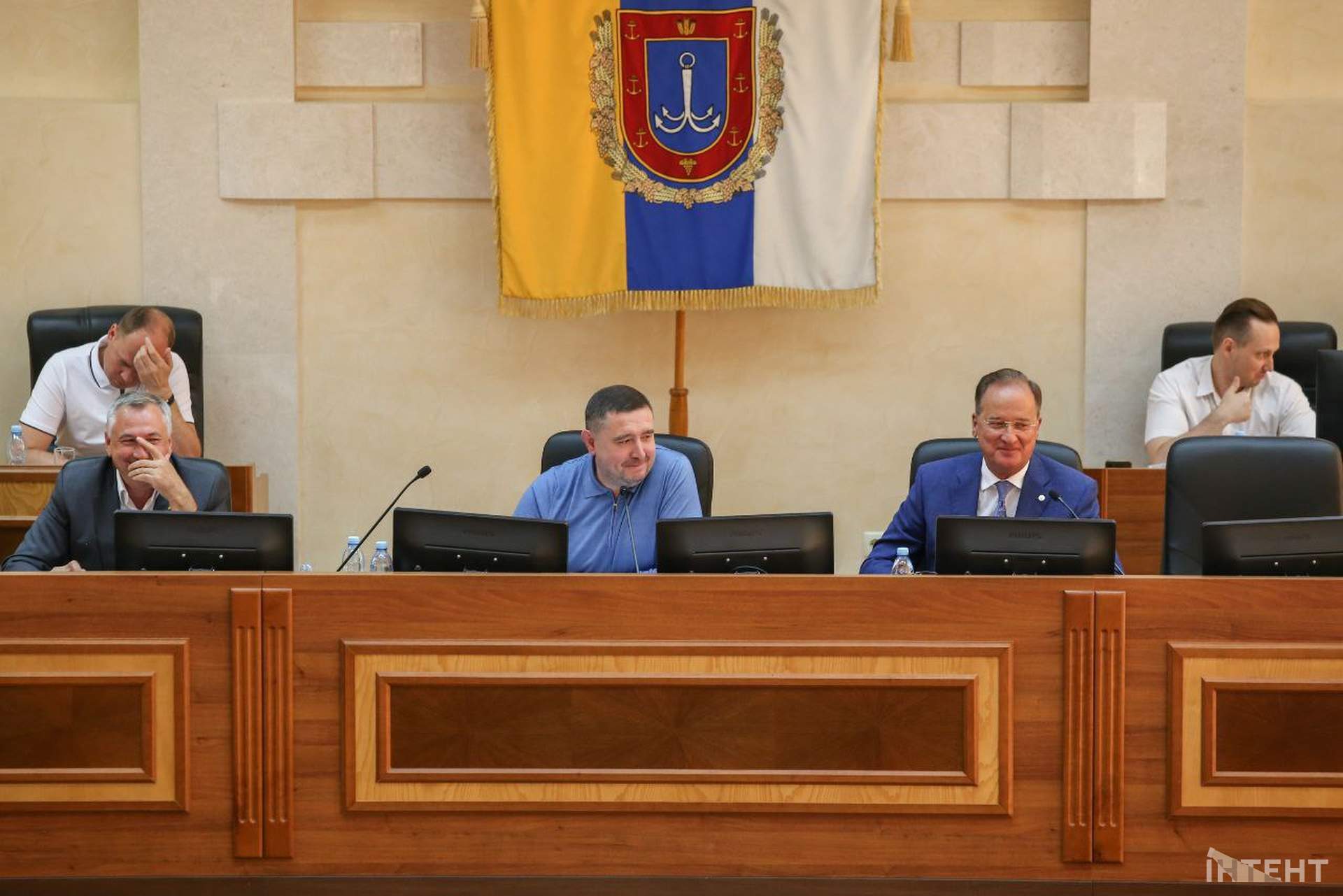 Позачергова сесія Одеської обласної ради в об'єктиві ІзбірКома