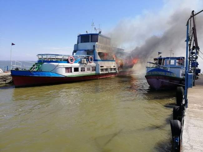 Людина постраждала через пожежу на прогулянковому катері у Білгороді-Дністровському