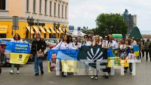 Лампадки, стрічки та хода пам’яті: в Одесі відбулася акція до Дня вишиванки