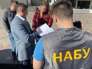 Помічника судді оштрафували за спробу вплинути на начальника за хабар