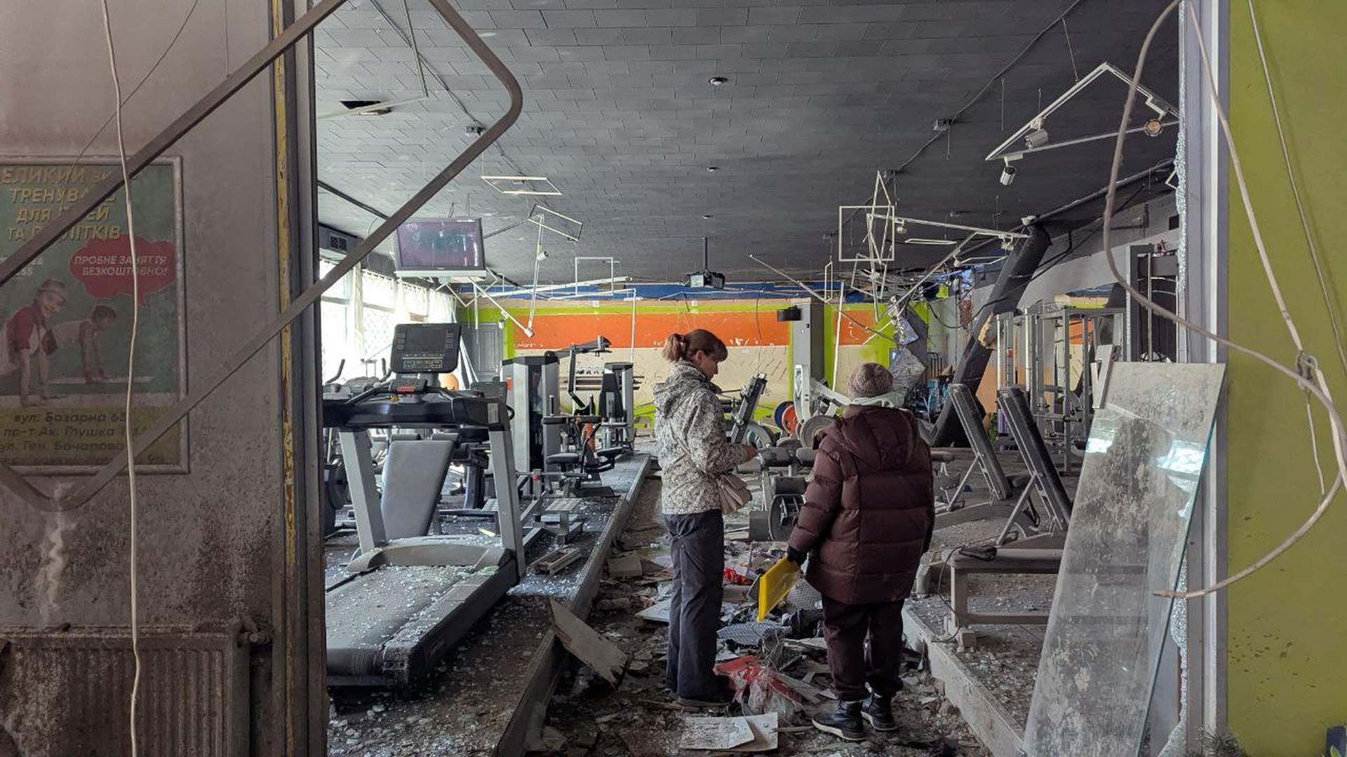 Внаслідок двох хвиль нічних атак в Одесі постраждали шість жителів