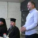 № 2 галерея "Коли нас багато, ми можемо творити чудеса": Митрополит Епіфаній зустрівся з волонтерами