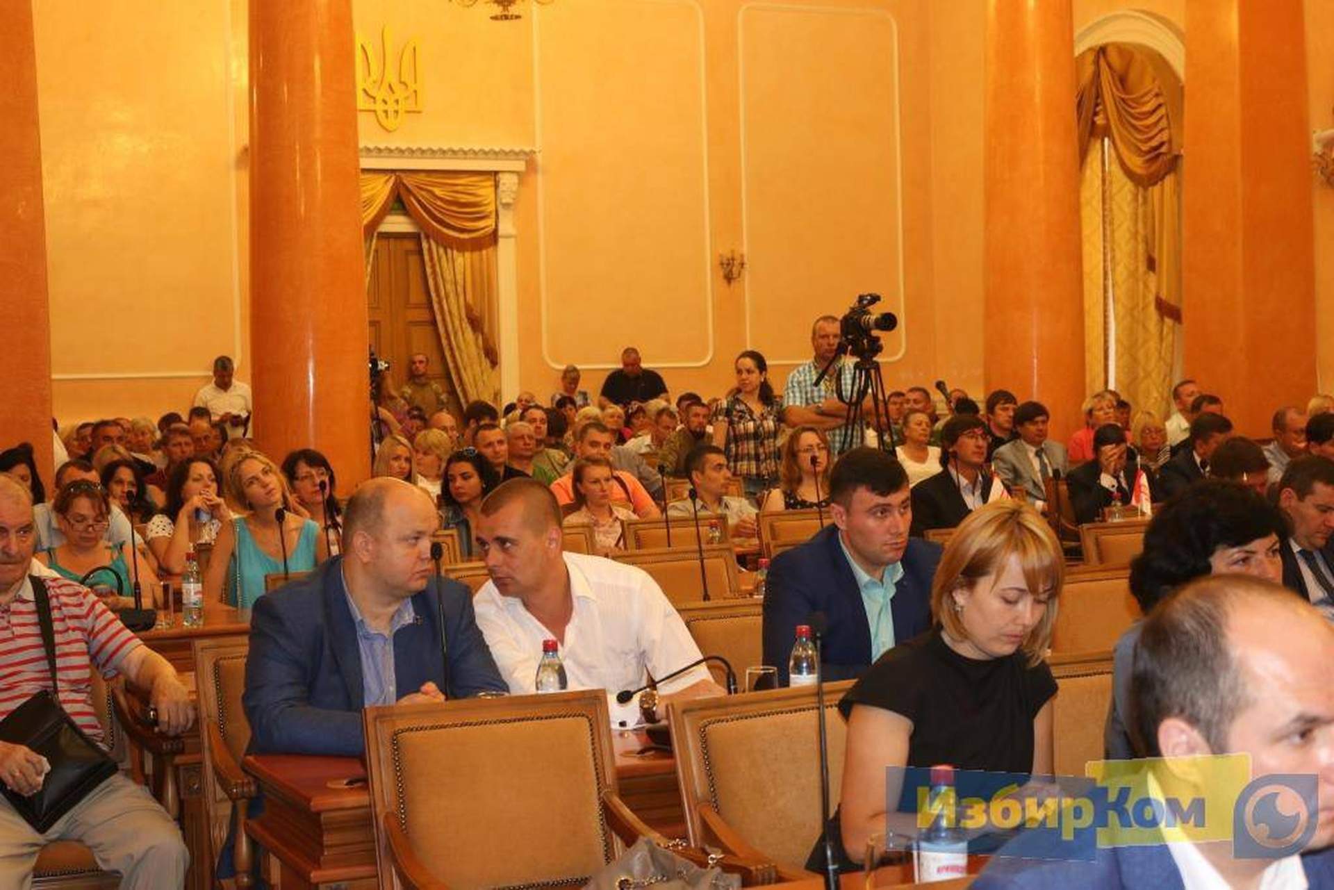 Неожиданная сессия Одесского горсовета: оцепление вокруг мэрии и сбор ради одного вопроса