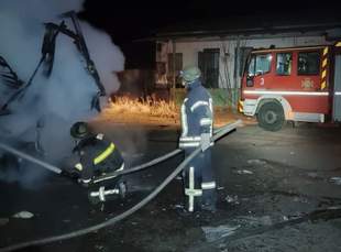 Від російських обстрілів на Херсонщині горіли автівки