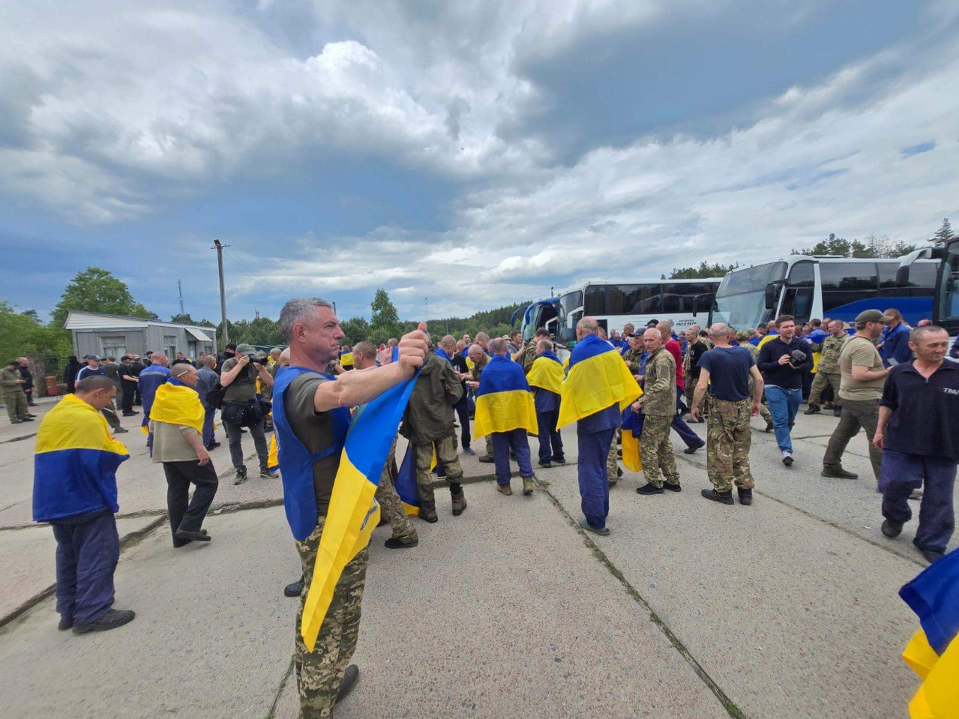Україна повернула ще 307 захисників у форматі обміну полоненими тисяча на тисячу