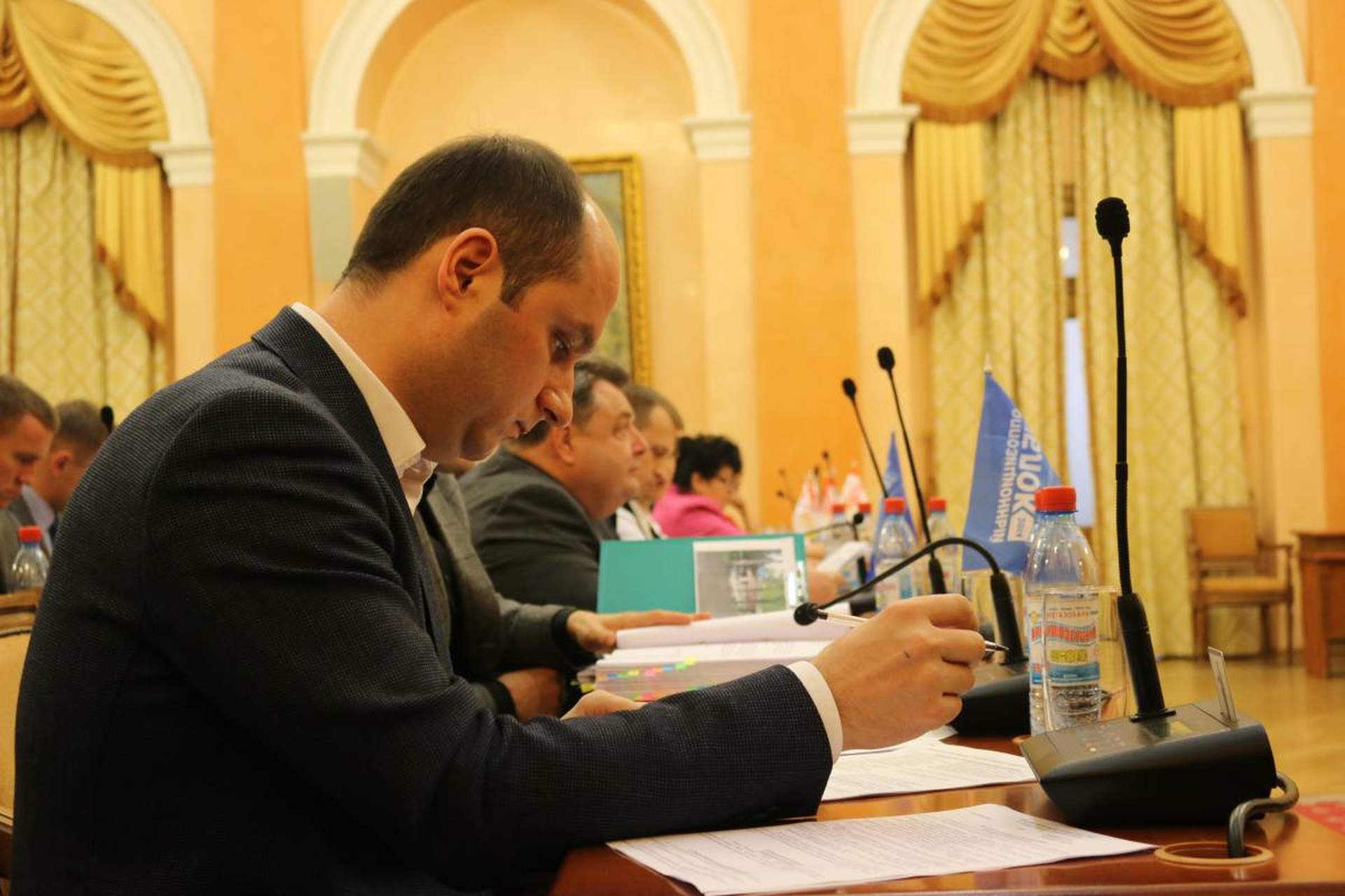 Сессия Одесского горсовета: "майдан" и переполненный зал